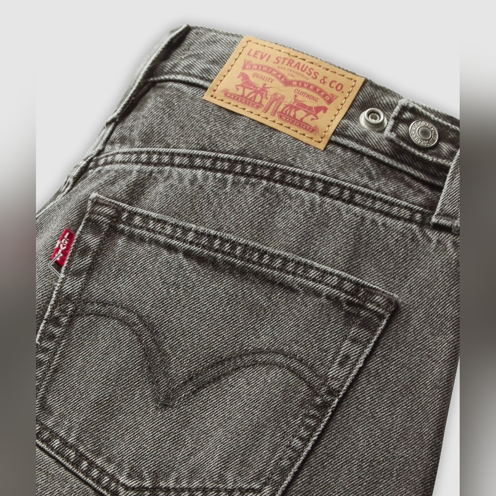 Levi's Woman's Cinch High Rise Barrel Jeans Size 29/31 - Picture 2 of 3